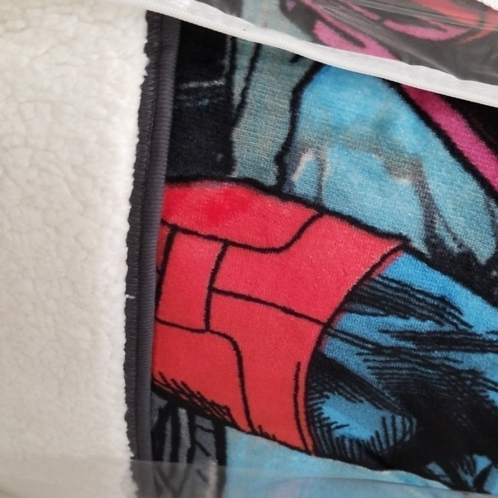 ✨NWT Marvel Avengers Silk Touch Sherpa Throw Blanket 60"x80" Twin Size!✨ - Picture 6 of 8
